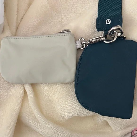 lululemon athletica Blue and Cream Crossbody Bag Duo - Picture 3 of 3